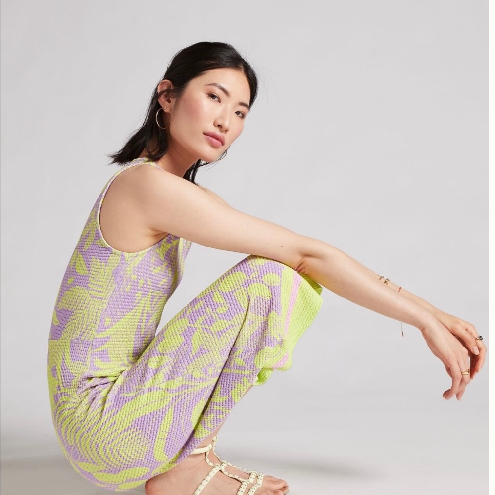 Stylish, eye catching midi dress.